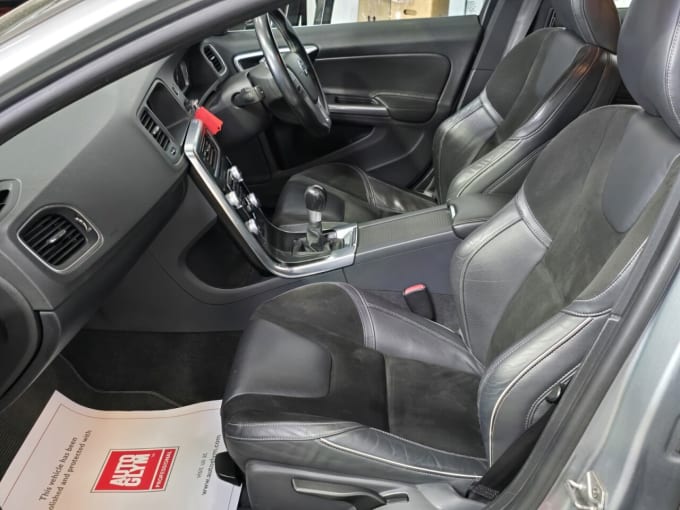2025 Volvo V60