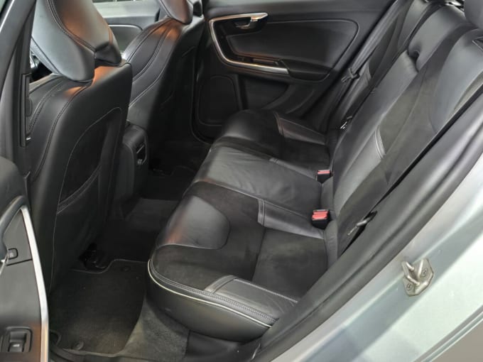 2025 Volvo V60