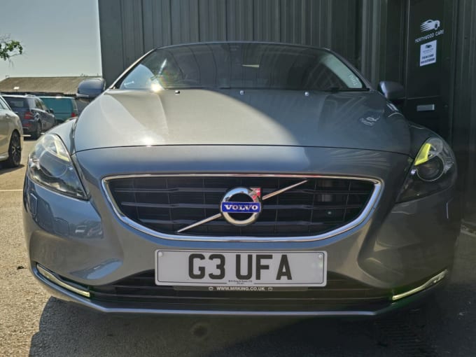2025 Volvo V40