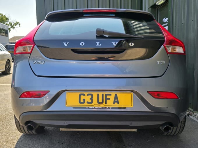2025 Volvo V40