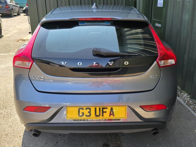 2025 Volvo V40