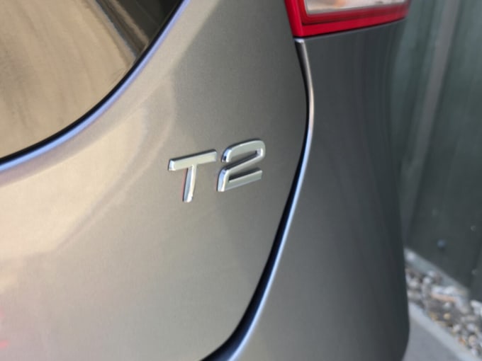 2025 Volvo V40