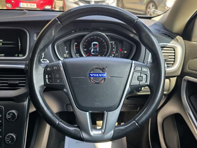 2025 Volvo V40