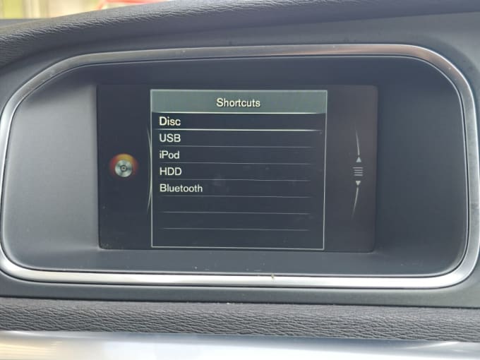 2025 Volvo V40
