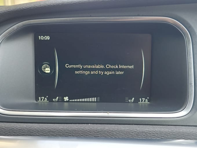 2025 Volvo V40