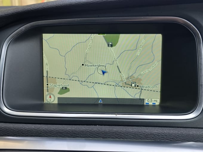 2025 Volvo V40