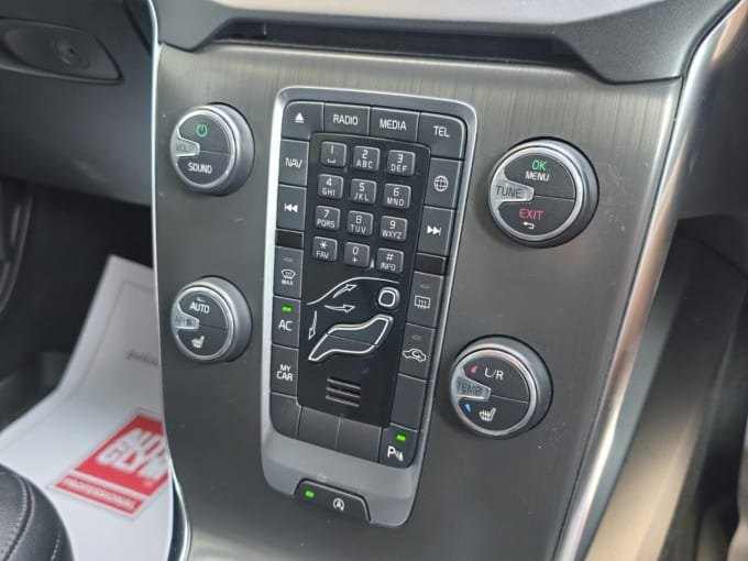 2025 Volvo V40