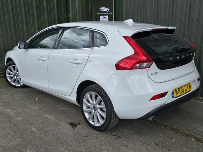 2025 Volvo V40