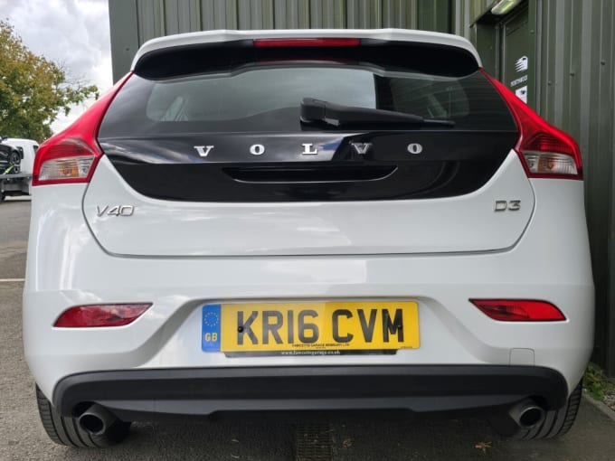 2025 Volvo V40