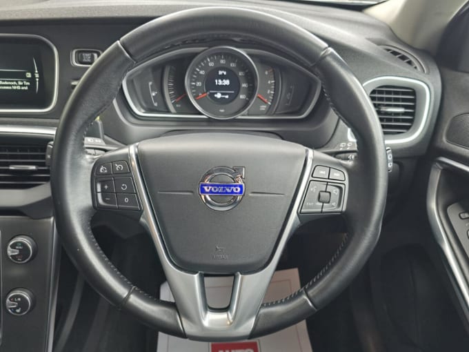 2025 Volvo V40