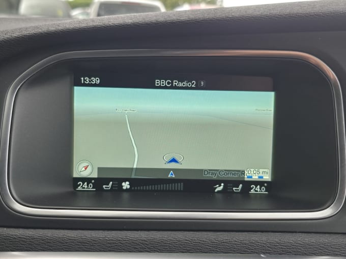 2025 Volvo V40