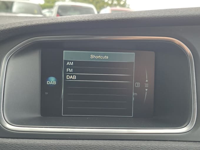 2025 Volvo V40