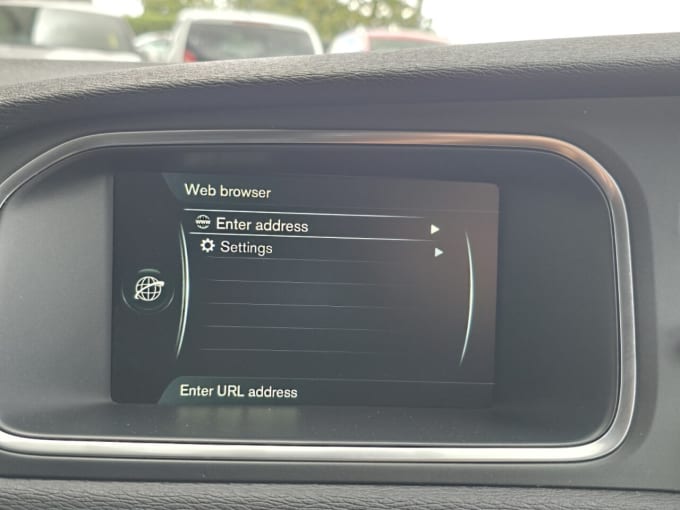 2025 Volvo V40