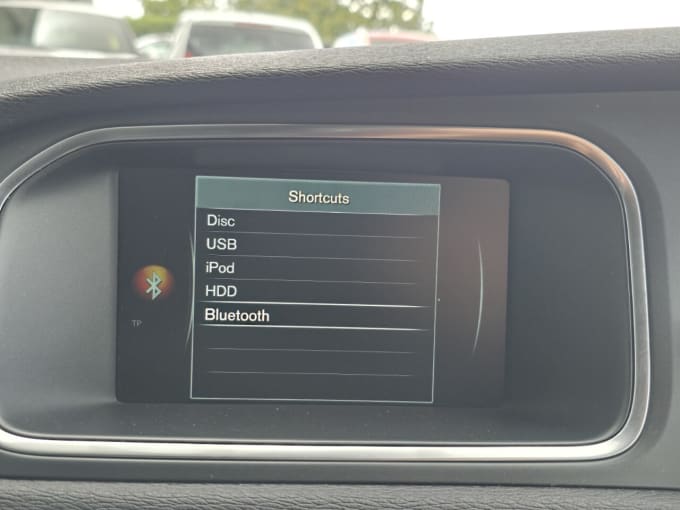 2025 Volvo V40