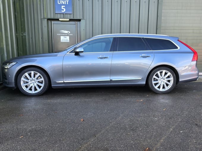 2025 Volvo V90