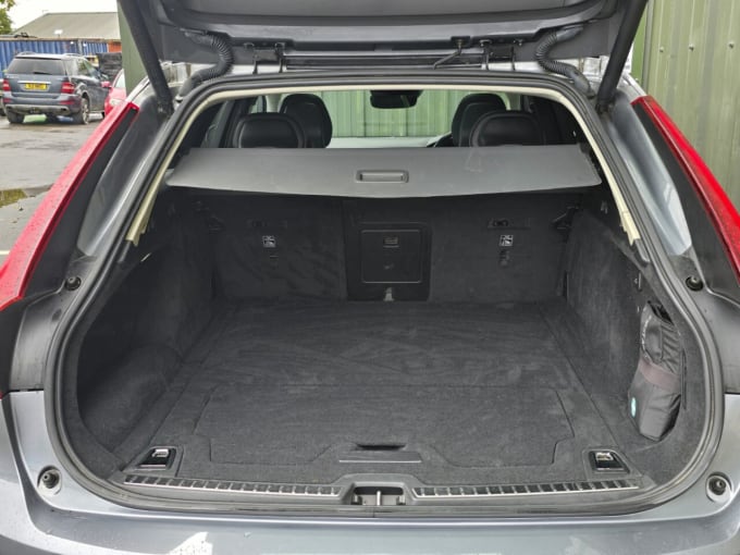 2025 Volvo V90
