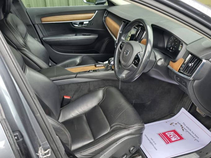 2025 Volvo V90