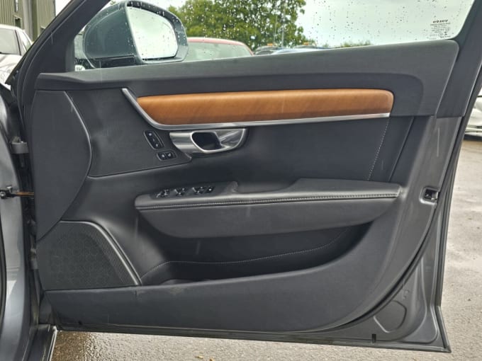 2025 Volvo V90