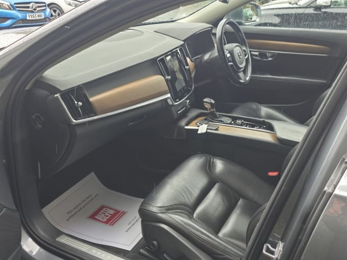 2025 Volvo V90