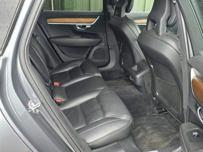 2025 Volvo V90
