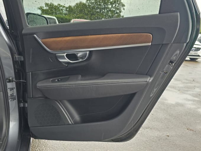 2025 Volvo V90