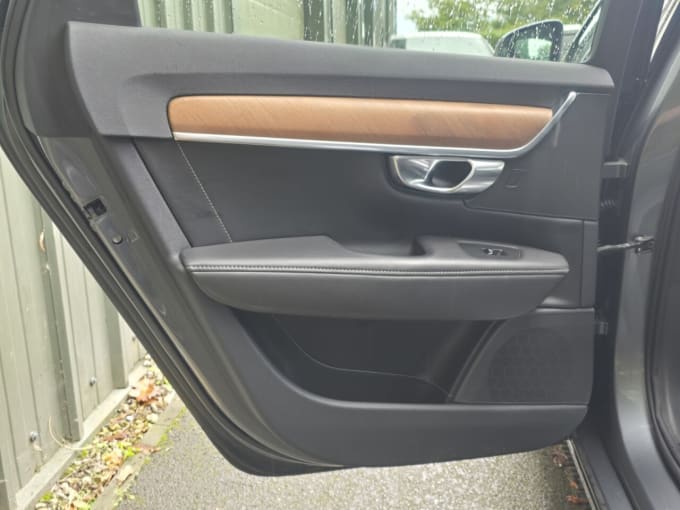 2025 Volvo V90