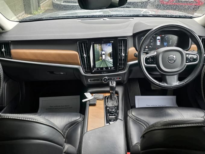 2025 Volvo V90