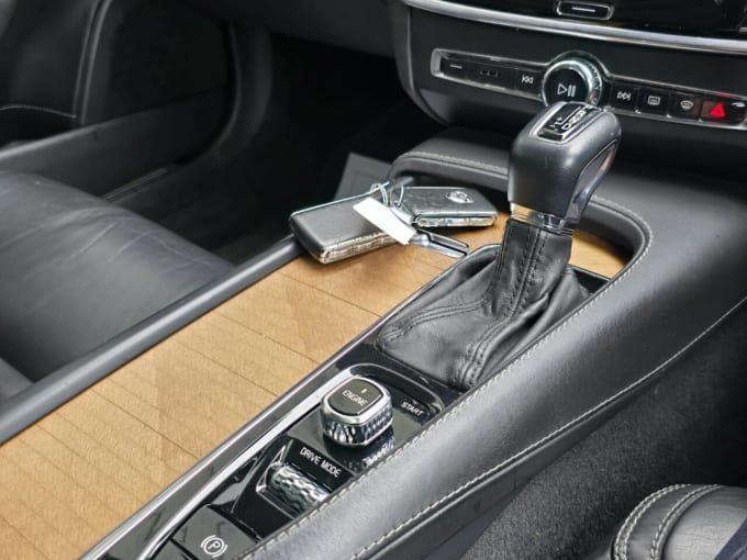 2025 Volvo V90