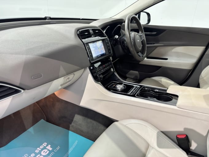 2025 Jaguar Xe