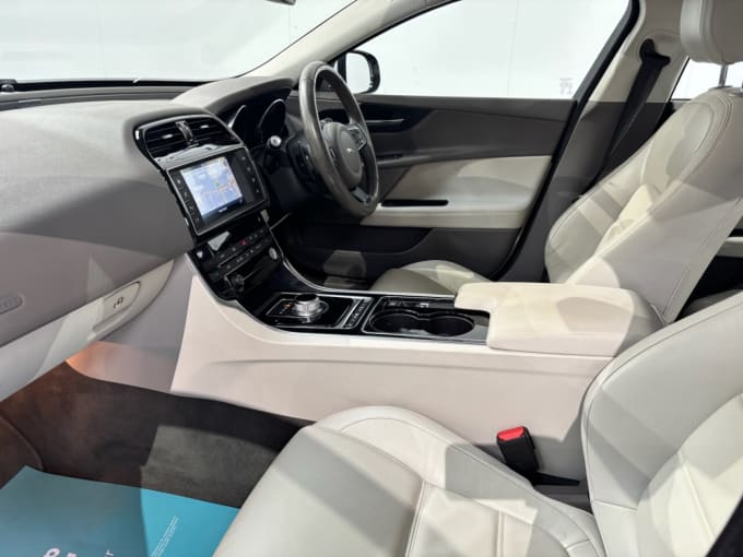 2025 Jaguar Xe