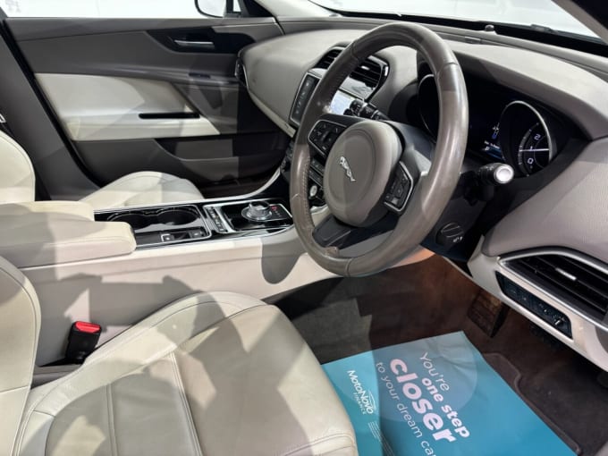 2025 Jaguar Xe