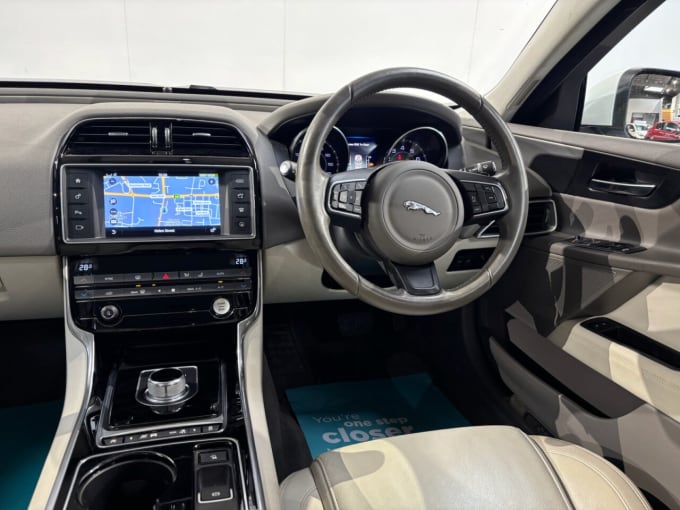 2025 Jaguar Xe