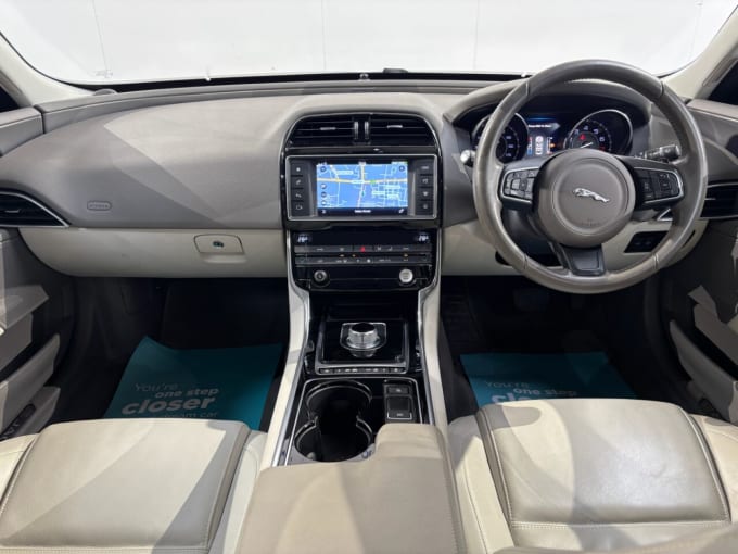 2025 Jaguar Xe
