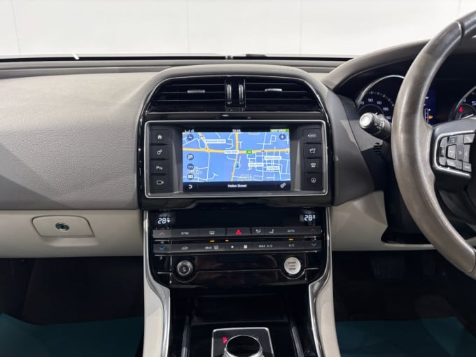 2025 Jaguar Xe
