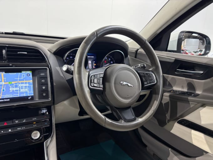 2025 Jaguar Xe