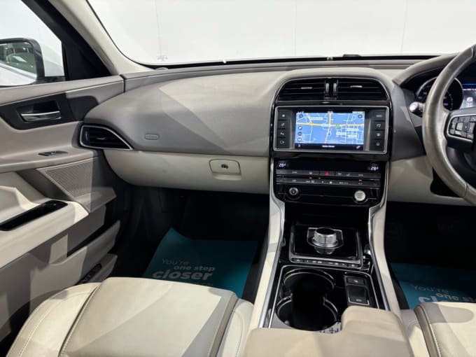 2025 Jaguar Xe