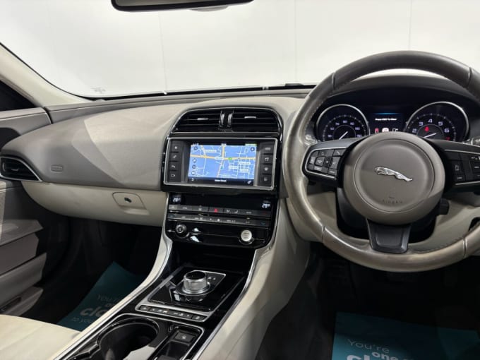 2025 Jaguar Xe