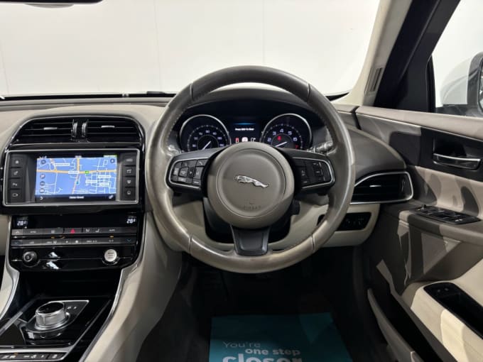 2025 Jaguar Xe