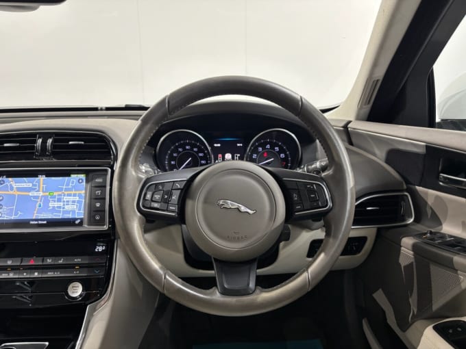 2025 Jaguar Xe