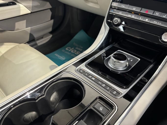 2025 Jaguar Xe