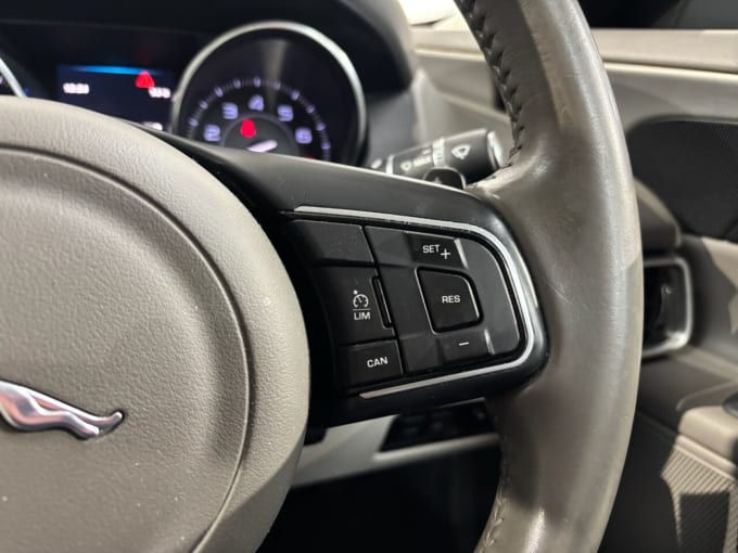 2025 Jaguar Xe