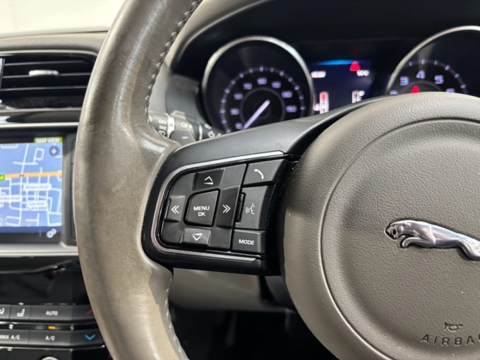 2025 Jaguar Xe