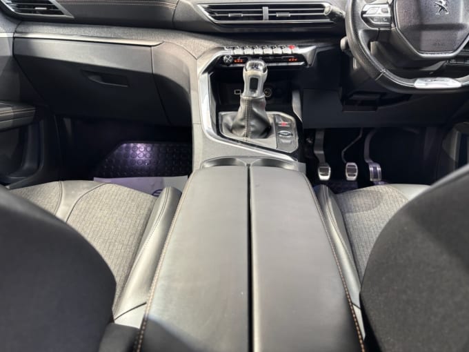 2025 Peugeot 5008