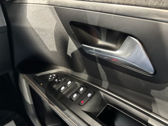 2025 Peugeot 5008