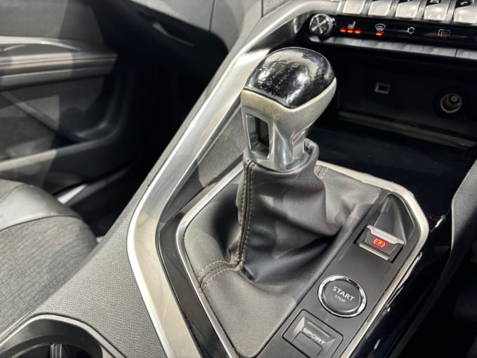 2025 Peugeot 5008