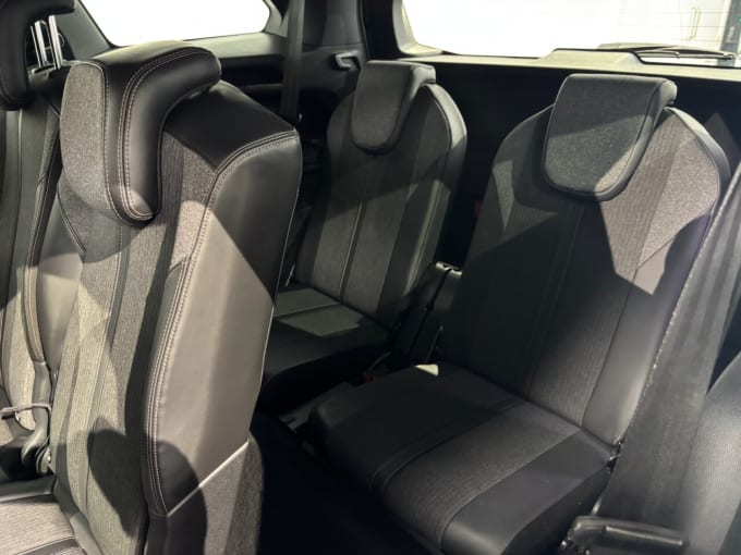 2025 Peugeot 5008