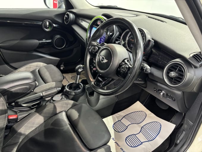 2025 Mini Hatch