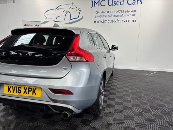 2025 Volvo V40