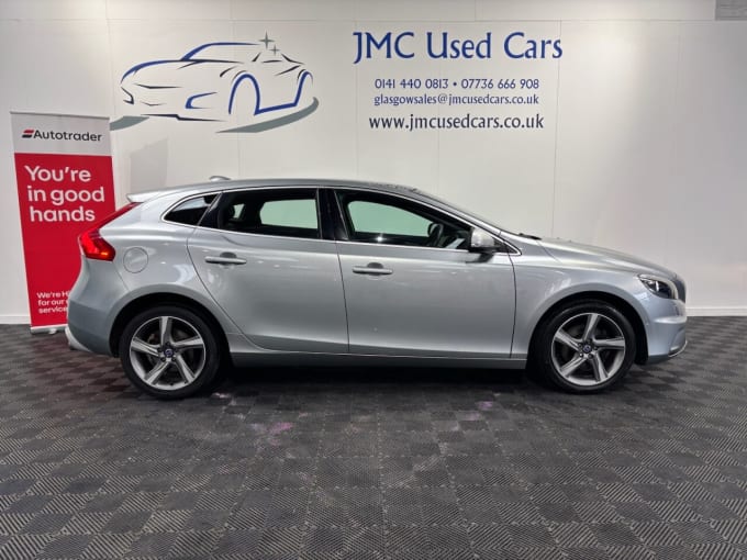 2025 Volvo V40