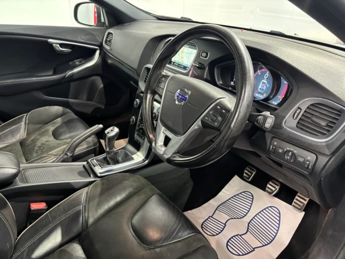 2025 Volvo V40